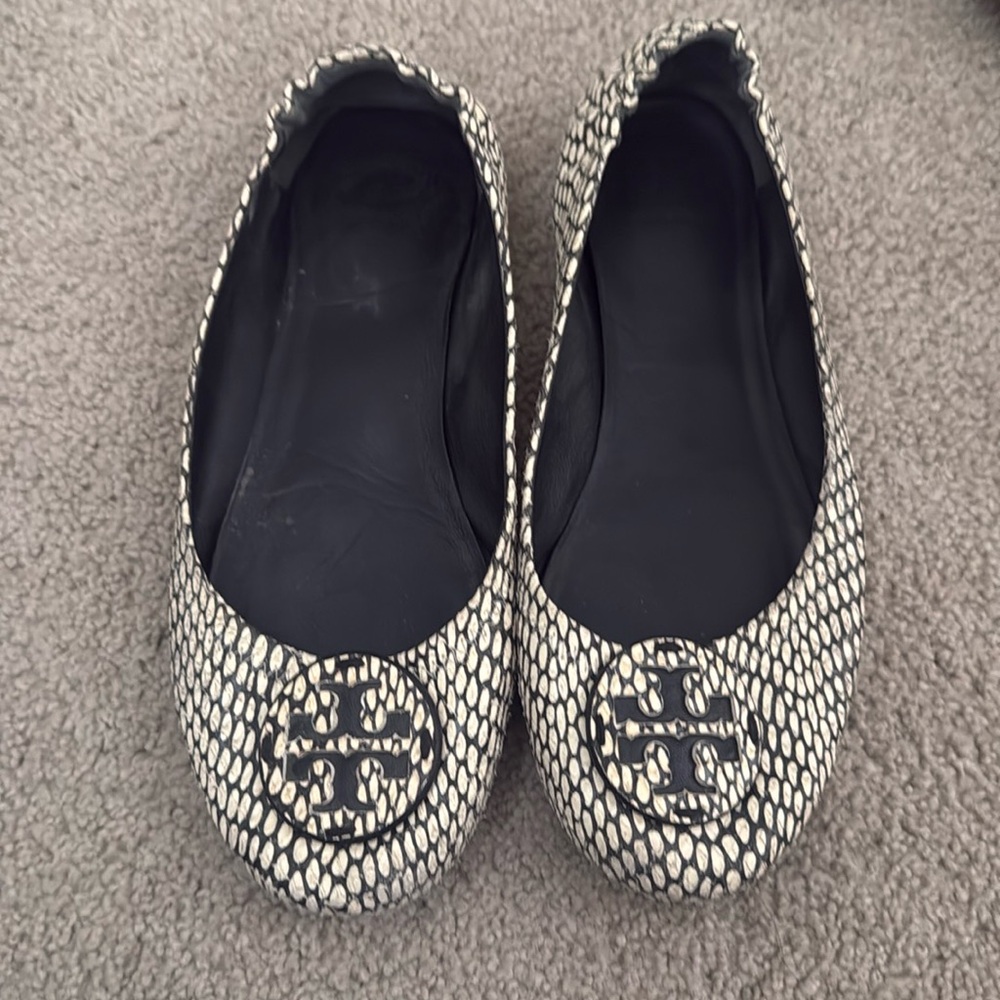 Black and white snake skin Tory Burch flats size 9